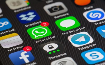 Confirman la improcedencia del despido una trabajadora que llamó «sinvergüenzas» a su empresa por WhatsApp y Facebook