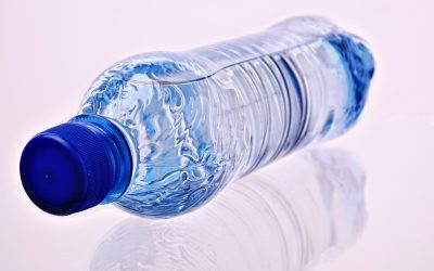 Consideran procedente el despido de una trabajadora que puso lejía en una botella de agua que había dejado en una nevera con su nombre para “escarmentar” al compañero que bebiera de ella