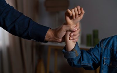 Declaran improcedente el despido de un hombre condenado por un delito de violencia de género sobre su mujer que además era compañera de trabajo